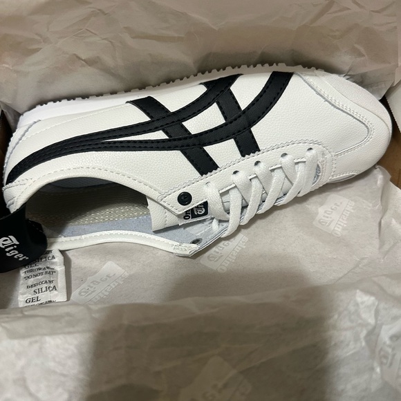 Onitsuka Tiger by Asics White and Black Casual Shoes - Picture 12 of 14